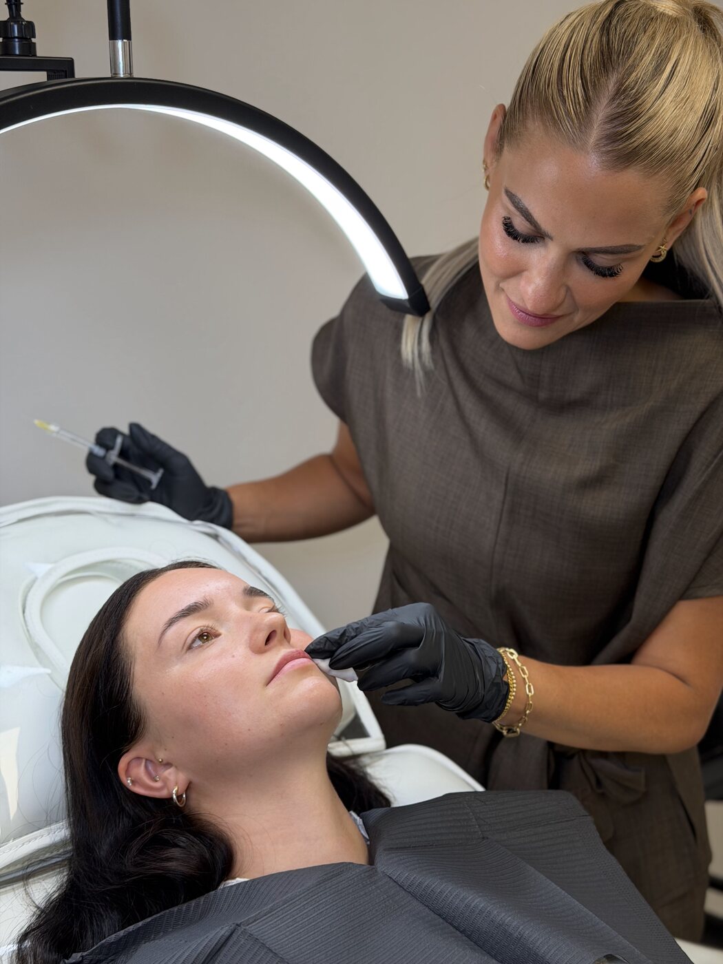 Jade Peel carrying out a dermal filler treatment